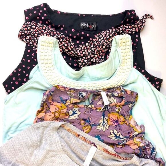 💜 8-Pack Women’s Tops XS–M | Mixed Brands | Great for Resale or Everyday Wear - Picture 3 of 16